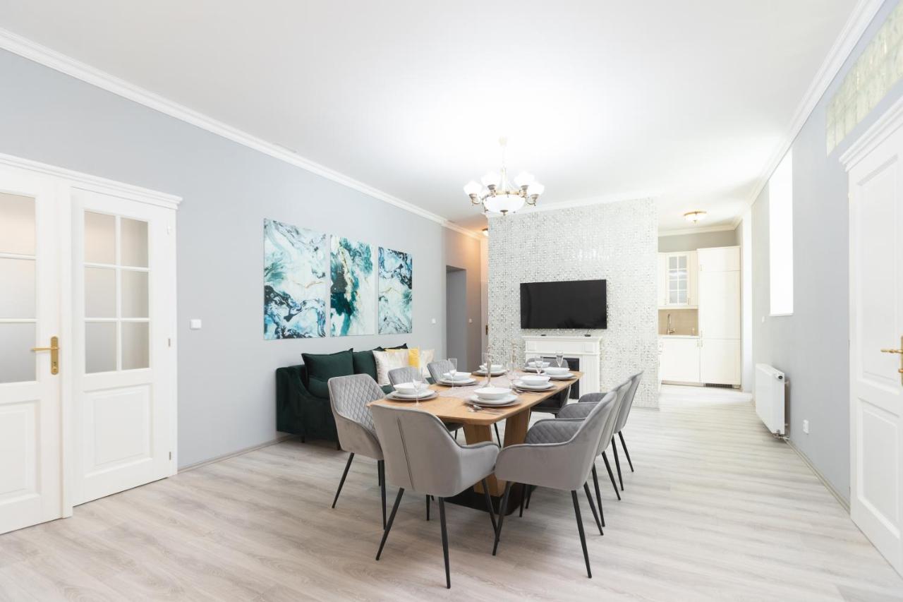 Luxury Central 150M2 Apartment On Wencelas Square With Private Garage — Photos 1