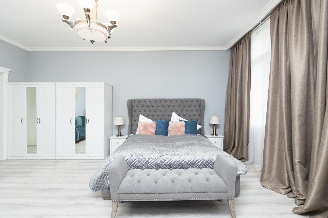 Luxury Central 150M2 Apartment On Wencelas Square With Private Garage, Prague